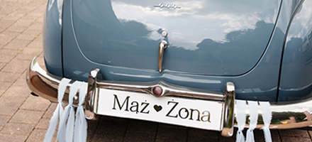 DEKORÁCIÓK ÉS TÁBLÁK AUTÓKHOZ