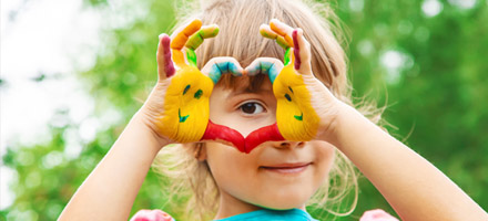 AJÁNDÉKOK GYEREKEKNEK