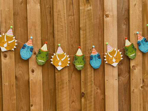 Születésnapi füzér Dinoszauruszok - 400 cm - 1 db.