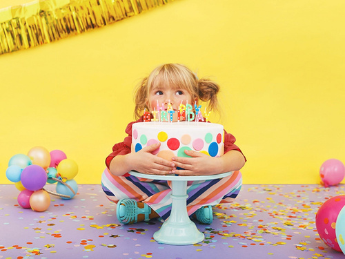 Pikk gyertyák - színes Boldog születésnapot felirat