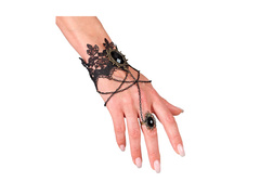 Csipke karkötő gyűrűvel és fekete kristályokkal