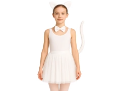 Fehér macskajelmez.