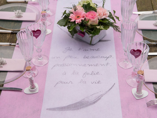 Nem szőtt asztali futó dekoráció - rózsaszín - 30 cm x 10 m - 1 db.