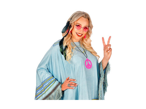 Fekete kitűző tollakkal