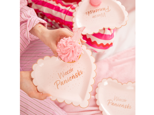 Papírtányérok a Nők éjszakájához Szív - 23 cm - 6 db.