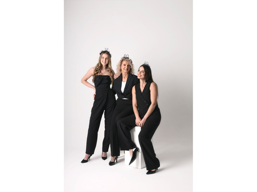 Hatvan darab fodros fejpánt - 1 db.