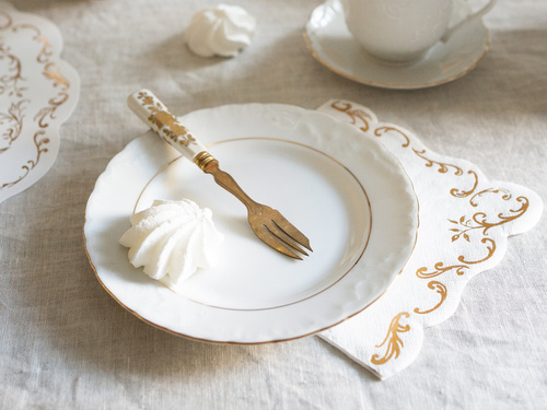Szalvéta arany díszítéssel - 33 cm - 12 db.