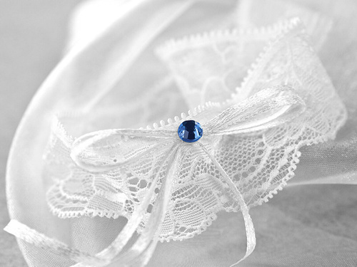 Fehér csipke harisnyakötő masnival - 1 db