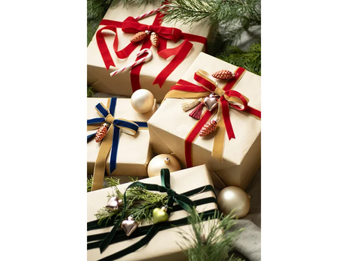 Velúr szalag, piros, 25 mm / 10 m, 1 db.