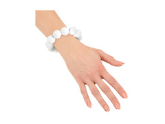 Fehér gyöngyös 70-es évekbeli diszkó karkötő.