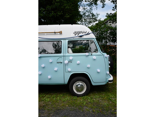 Fehér öntapadós rózsák autóra - 9 cm - 24 db.