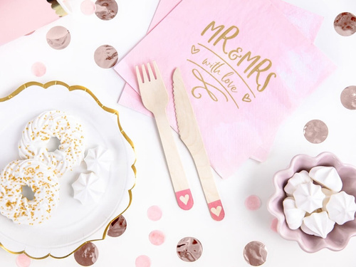 Fából készült evőeszközkészlet Szívek pirosas rózsaszínből - 18 db.