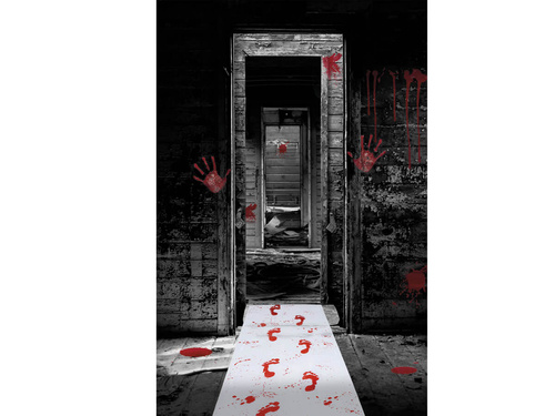 Fehér szőnyeg vérfoltos lábnyomokkal - 450 cm.