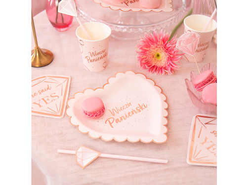 Papírtányérok a Nők éjszakájához Szív - 23 cm - 6 db.