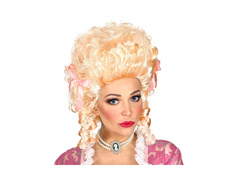 Egy gyarmati nő szőke parókája