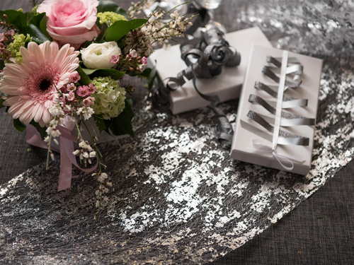 Csillámos asztali futó dekoráció - ezüst - 28 cm x 5 m - 1 db.