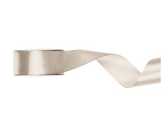 Szatén szalag, tört fehér, 25 mm / 25 m, 1 db.