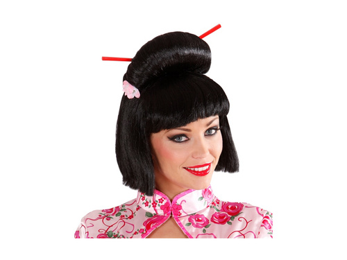 Gésa paróka virággal és botokkal