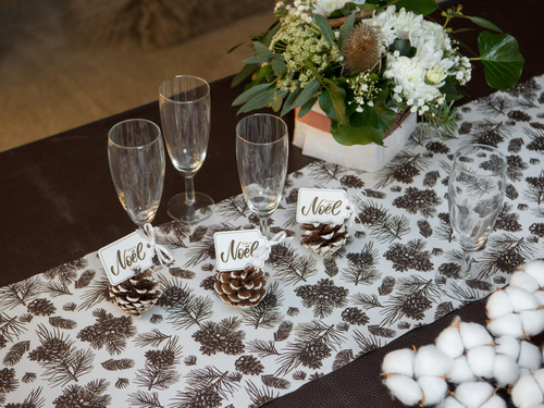 Asztali futó dekoráció Kúpok - 28 cm x 3 m - 1 db.