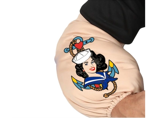 Tengerész jelmez egy férfi számára