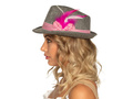 Bajor kalap rózsaszín tollakkal - 1 db.