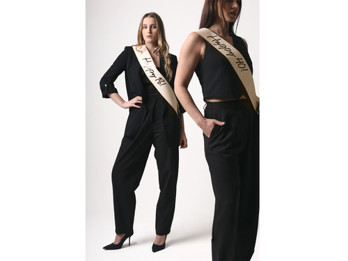 Bézs színű szíj Happy 18 felirattal - 1 db.