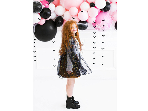 Fekete köpeny arany mintával