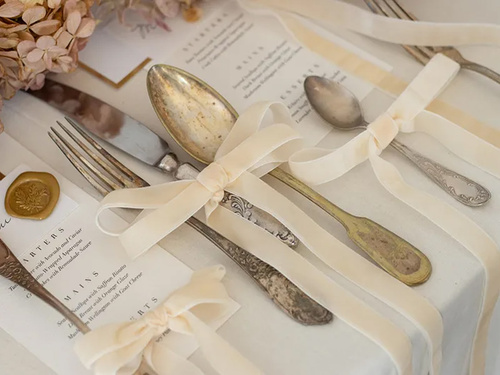 Velúr szalag, bézs, 15 mm / 10 m, 1 db.