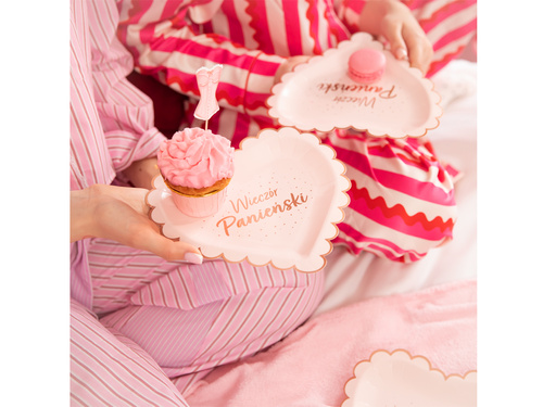 Papírtányérok a Nők éjszakájához Szív - 23 cm - 6 db.