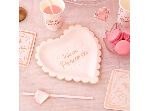 Papírtányérok a Nők éjszakájához Szív - 23 cm - 6 db.